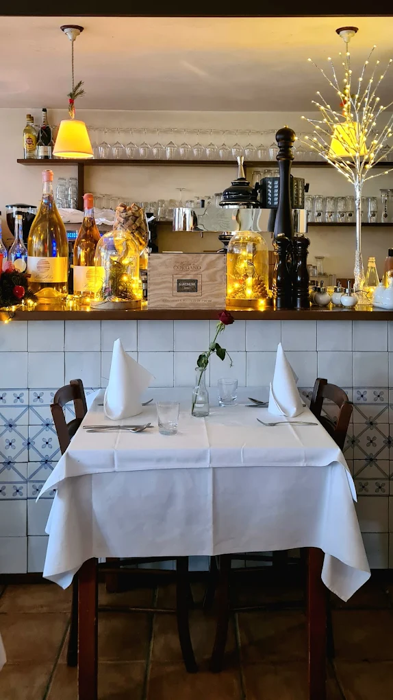 Gedeckter Tisch im Antica Cantina — wo aus Gästen Freunde werden